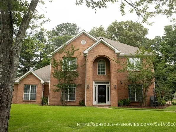 110 Little John Ln, Starkville, MS 39759