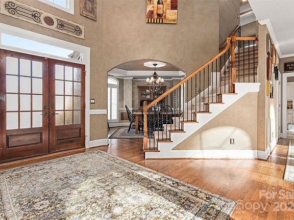 5th image of 10121 Enfield Ct