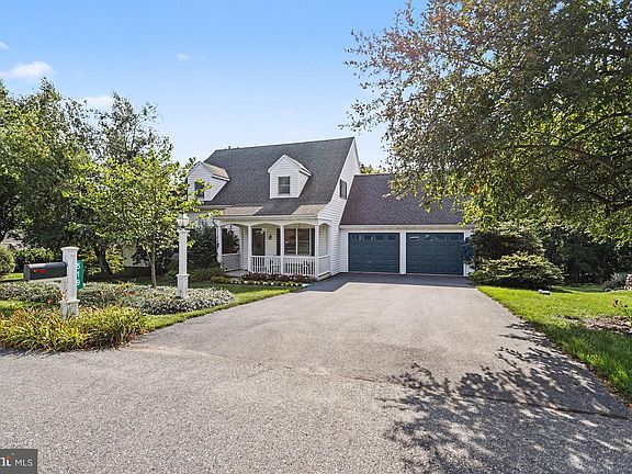5th image of 519 Colonial Crescent Dr