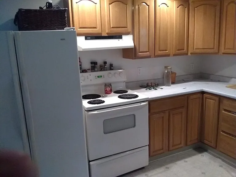Stove and fridge 6