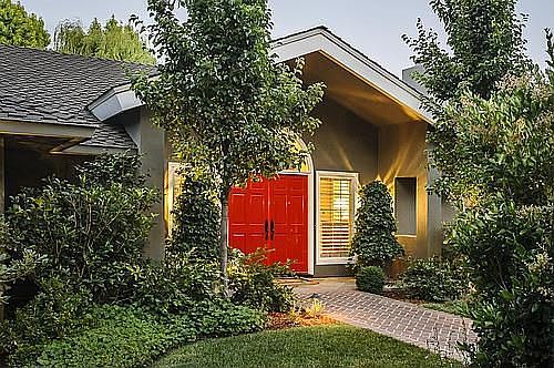 1st image of 205 Uplands Dr