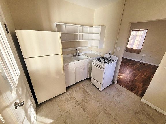 5th image of 1414 N Lakeview Dr #6