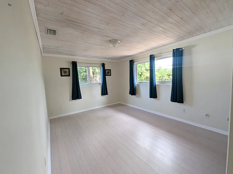 230 Robert Ct — Photo 18