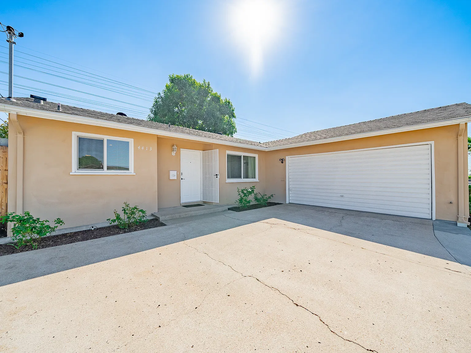 3 bed, 1156 sqft, $4,450 — Photo 2