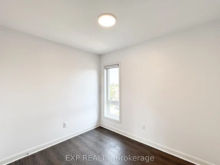 25 Fair Oaks Cres #E — Photo 17