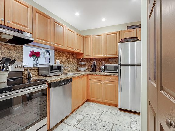 4th image of 10431 N Kendall Dr APT D304