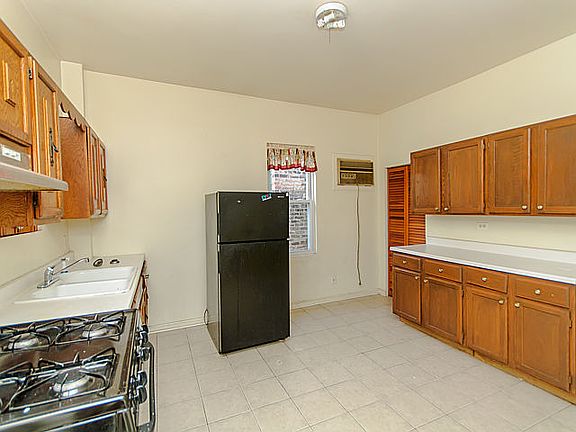 5th image of 2925 S Shields Ave