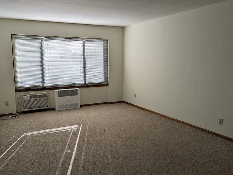 3305 Hennepin Ave S — Photo 2