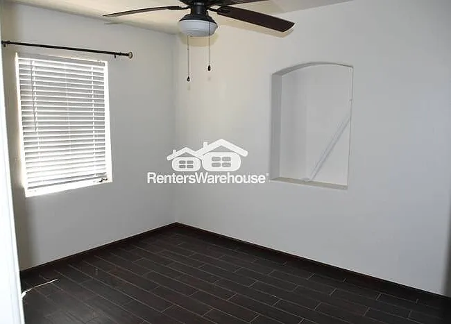 325 W Highland Ave — Photo 11