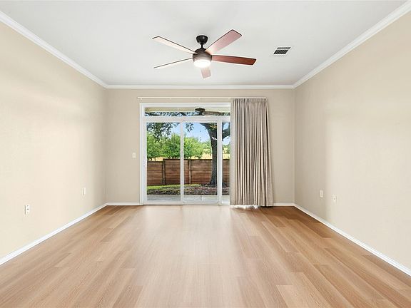 4th image of 215 Bonham Loop