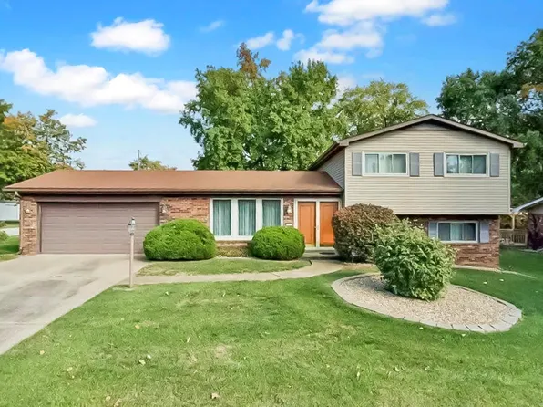 1 Westbury Dr, Belleville, IL 62226