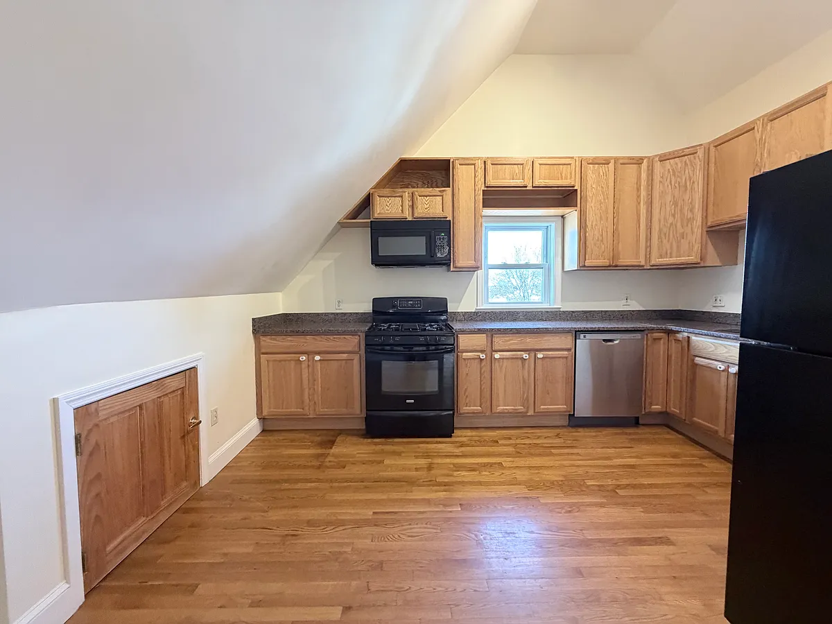 Building Photo - 30 Hume Ave #3