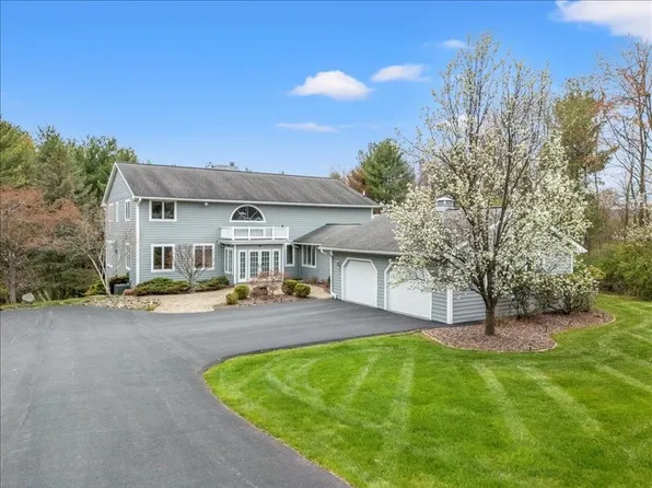 425 Brook Hill Ave, Vestal, NY 13850