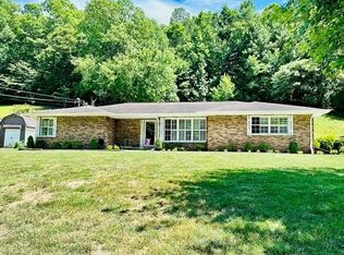 559 Midway Rd, Alum Creek, WV 25003