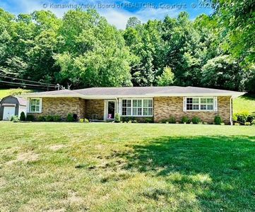 559 Midway Rd, Alum Creek, WV, 25003