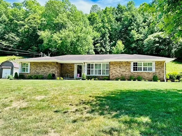 559 Midway Rd, Alum Creek, WV 25003