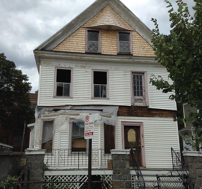 2nd image of 39 Brookview St