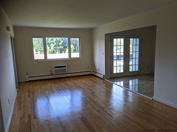 3rd image of 30 Lamb Ave
