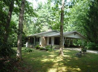 3206 Debbie Dr, Hendersonville, NC 28791