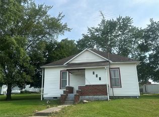411 W 2nd St, Dixon, MO 65459