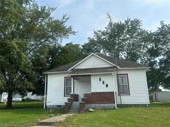411 W 2nd St, Dixon, MO 65459