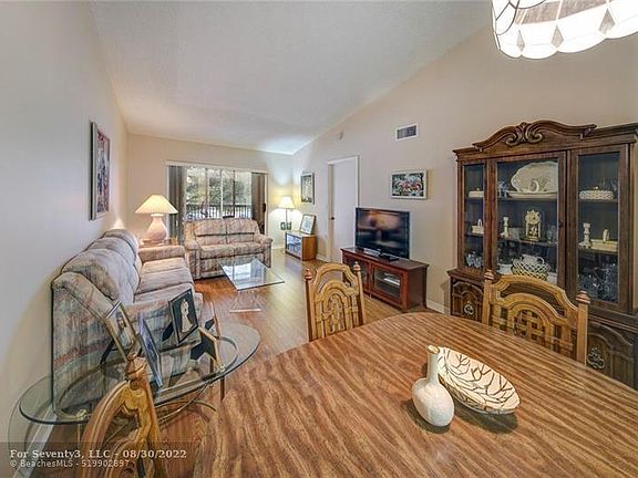 4th image of 7401 N Devon Dr #209