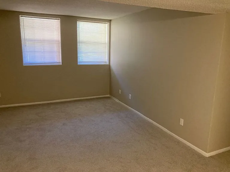 Hollow Hills Apartments — Photo 79