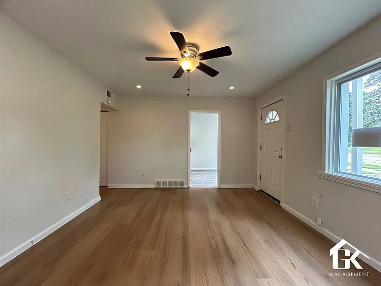 17310 Fenton St — Photo 2
