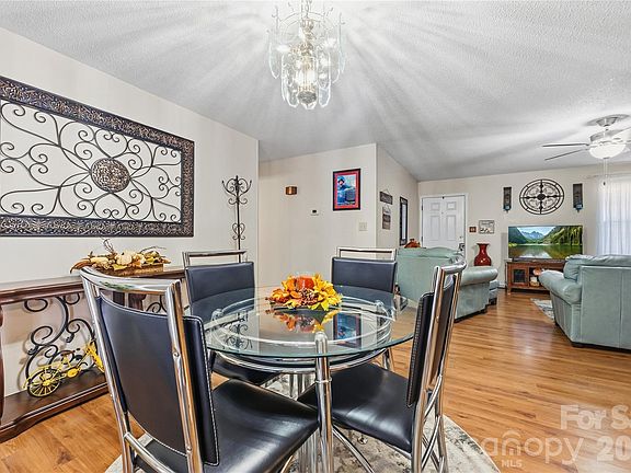 5th image of 305 Timberland Dr