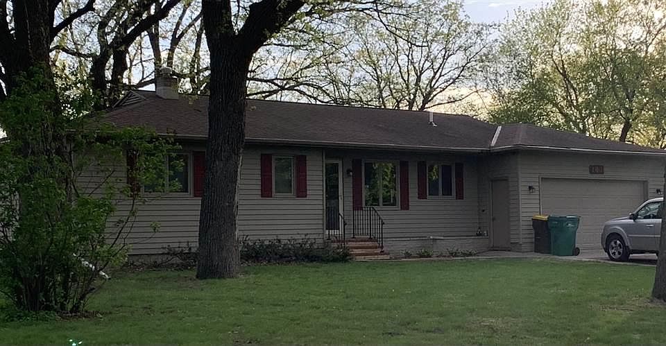 1st image of 102 Parkwood Pl