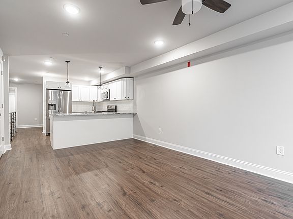 4th image of 2141 Christian St #1