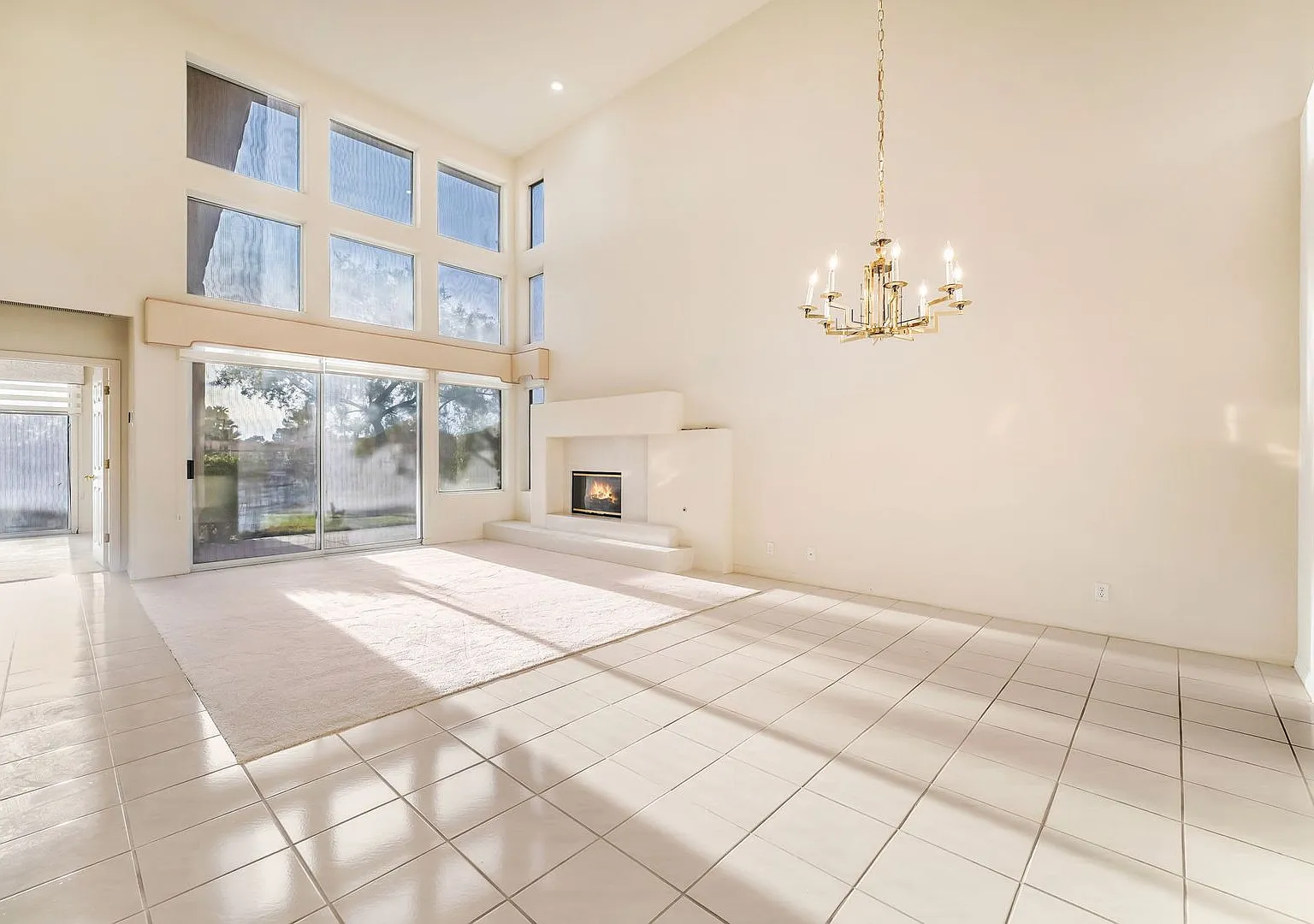 Charming Guard-Gated Southwest Las Vegas Townhome with Fireplace & Golf Course Views! — Photo 3