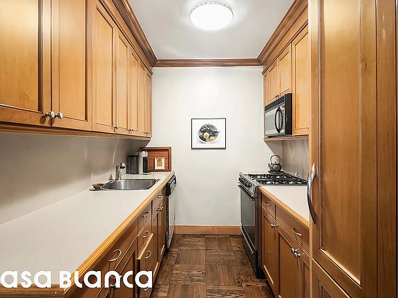 4th image of 345 W 58th St #3VW