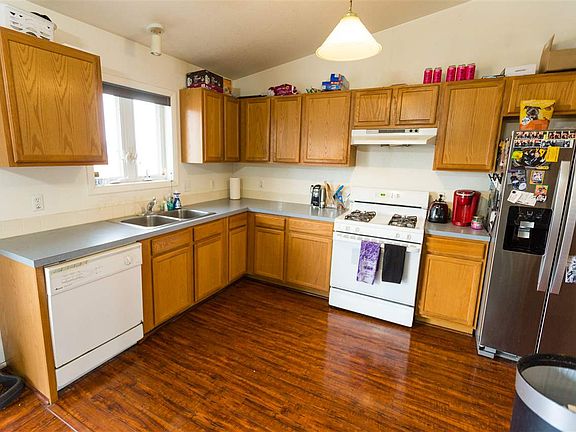 3rd image of 2413 Sunrise Ct