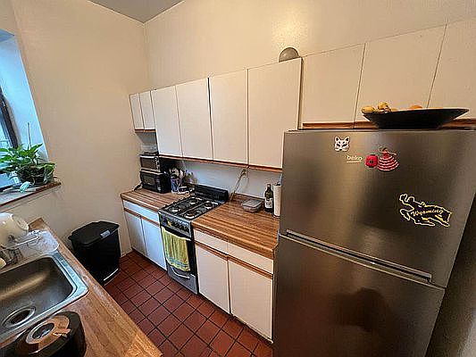 5th image of 413 W 52nd St APT 5A