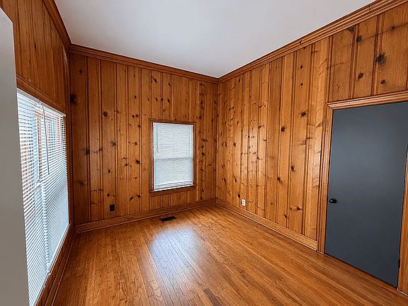 2nd image of 8 E Main St