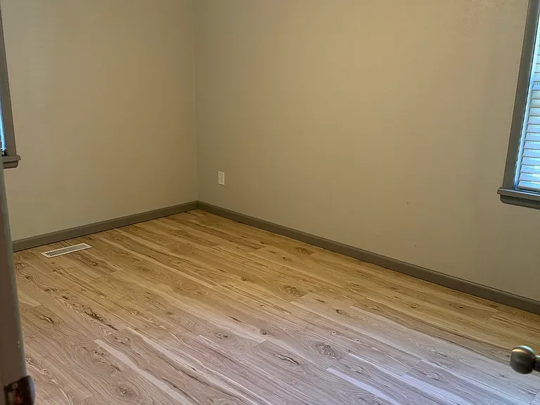1560 N Oakland Ave — Photo 10