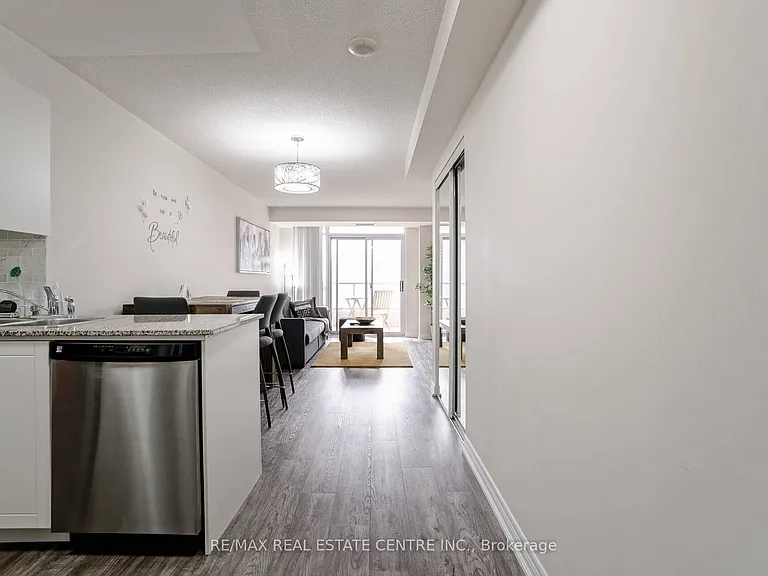310 Burnhamthorpe Rd W #1704 — Photo 12