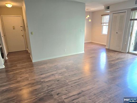 5th image of 560 North Avenue #I
