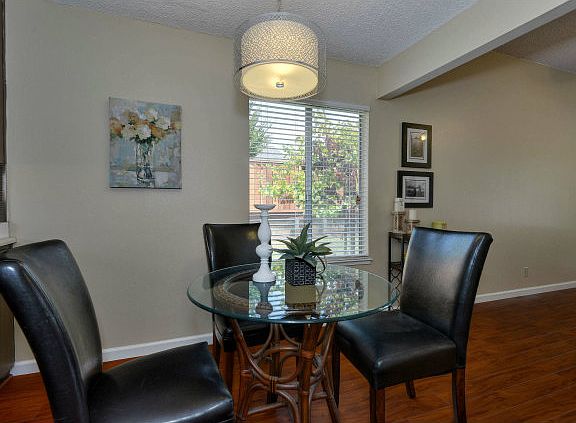 5th image of 3231 Parkhaven Dr