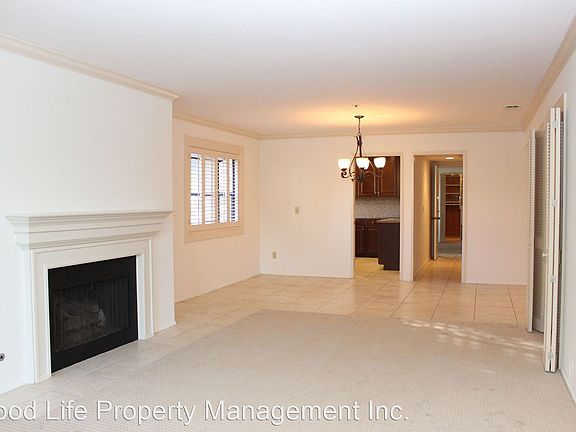 5th image of 2651 Front St Unit 203