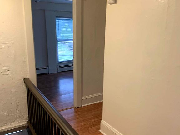 5th image of 225 W 11th St