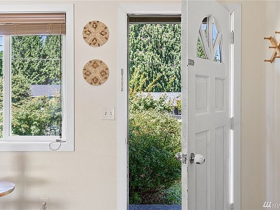 4th image of 9418 62nd Pl SE