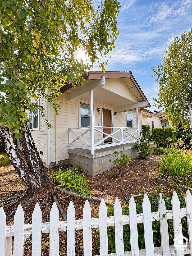 Charming 2-Bedroom Home, Close to Downtown Sonoma! — Photo 2