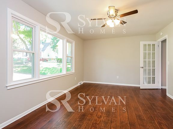 3rd image of 1506 E Yellow Wood Dr