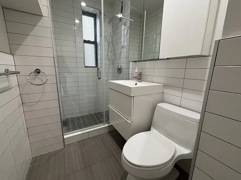 25-04 44th St #2 — Photo 3
