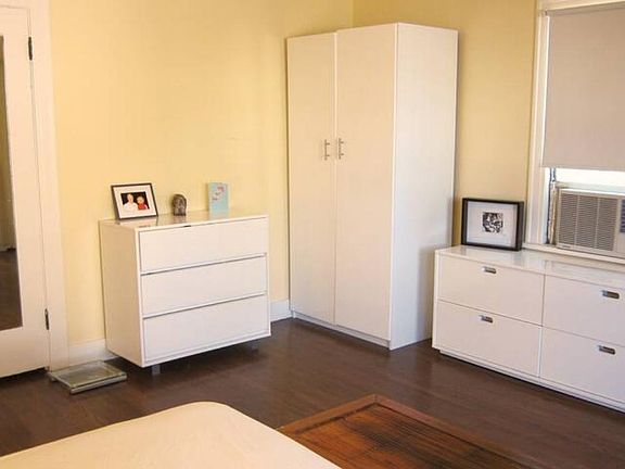 2nd image of 120 S Sycamore Ave #120
