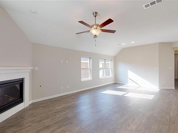 5th image of 1548 Sugarberry Dr