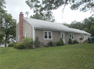 586 Mendon Rd, Woonsocket, RI 02895