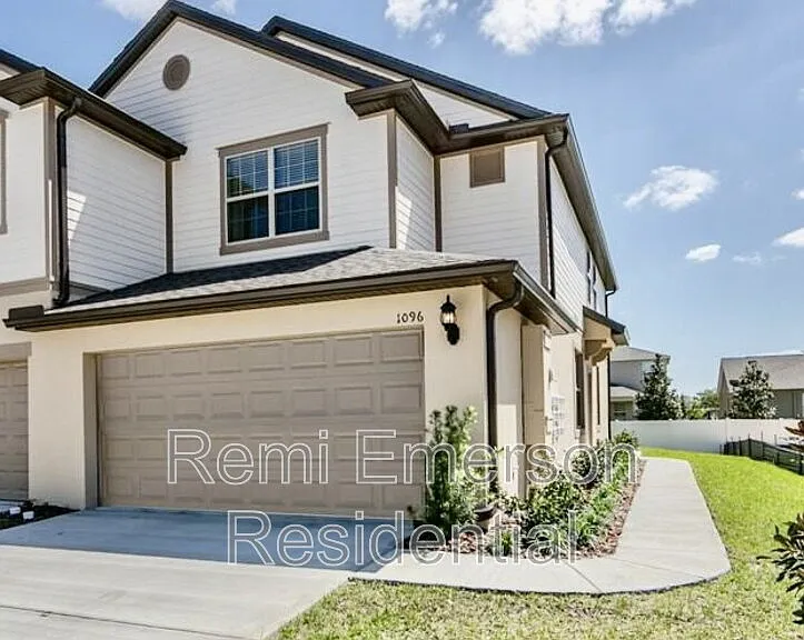 1096 Pavia Dr — Photo 1